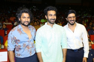 Nani, Santosh Soban, Dulquer Salmaan @ Anni Manchi Sakunamule Pre Release Event Stills