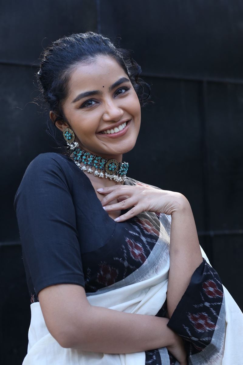 Actress Anupama Parameswaran Stills @ 18 Pages Movie Interview