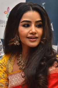 Anupama Parameswaran Saree Stills @ Viyara Fine Silver Jewellery Launch