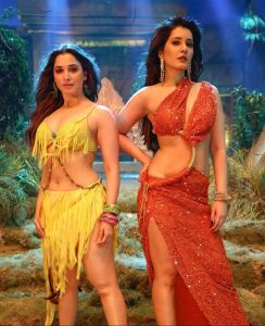 Tamannaah, Raashi Khanna in Aranmanai 4 Movie Images HD