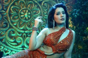 Actress Raashi Khanna in Aranmanai 4 Movie Images HD