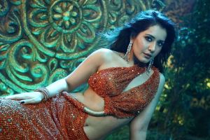 Actress Raashi Khanna Hot in Aranmanai 4 Movie Images HD