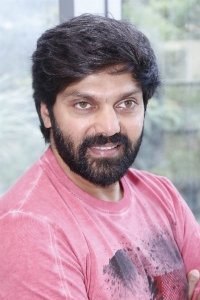 Actor Arya Photos @ Captain Movie Interview