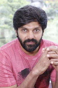 Actor Arya Photos @ Captain Movie Interview