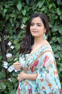 Amigos Movie Heroine Ashika Ranganath Images