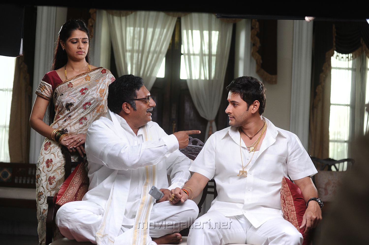 Athiradi Vettai Tamil Movie Stills | Mahesh Babu | Samantha | New Movie