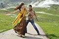 Samantha, Mahesh Babu in Athiradi Vettai Movie Stills