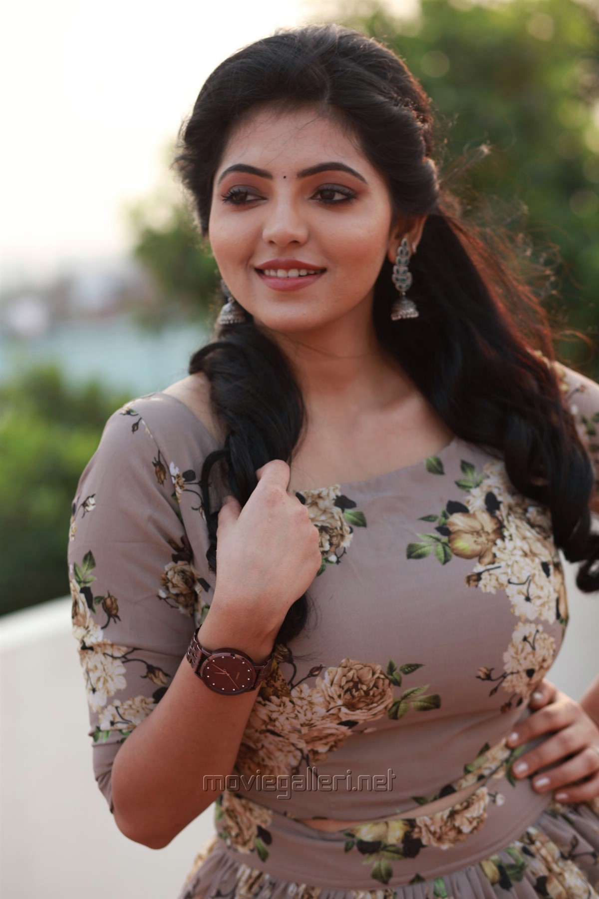 actress-athulya-ravi-latest-hot-photos-h
