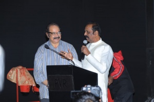 Suresh Krissna, Vairamuthu @ Baba Celebrity Premiere Show Photos