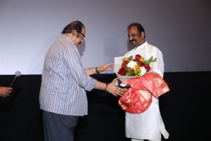 Suresh Krissna, Vairamuthu @ Baba Celebrity Premiere Show Photos