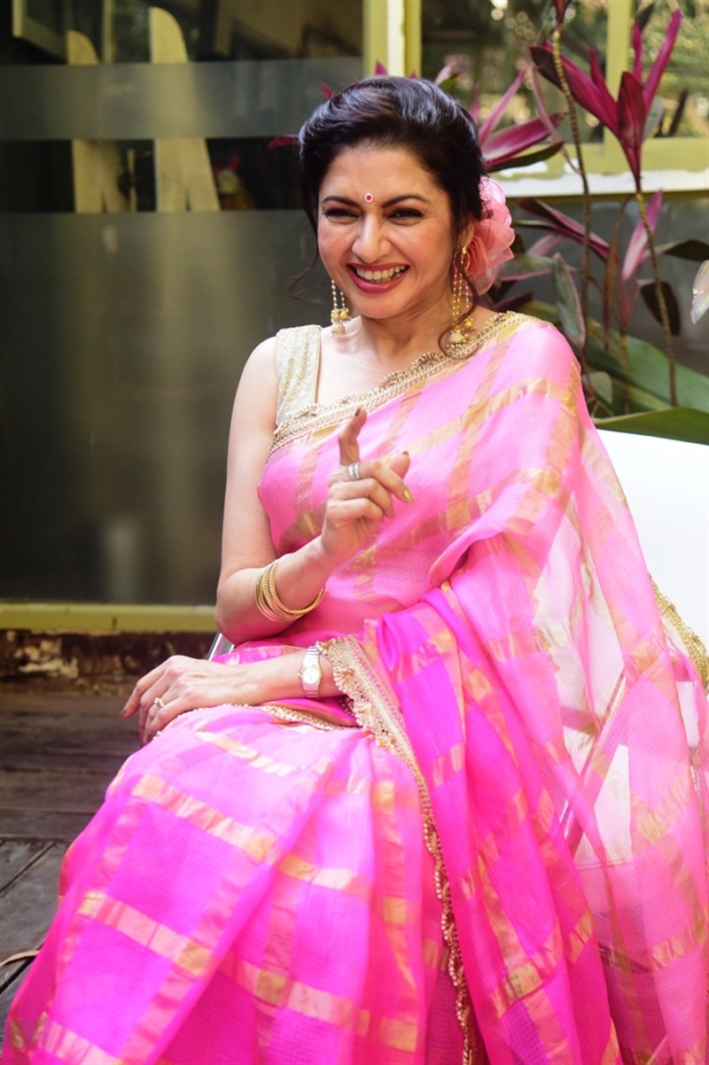 [Image: Bhagyashree-%40-Radhe-Shyam-Interview-1fba0bd.jpg]