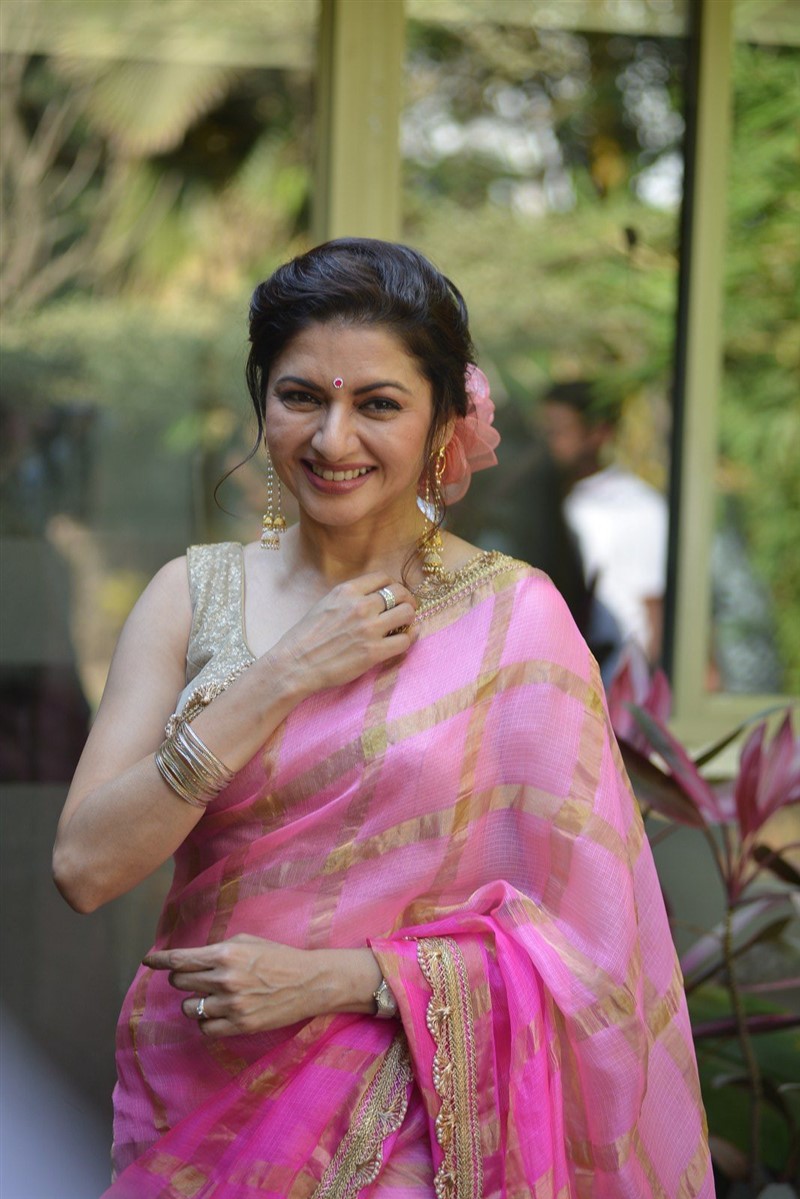 [Image: Bhagyashree-%40-Radhe-Shyam-Interview-22fe74b.jpg]