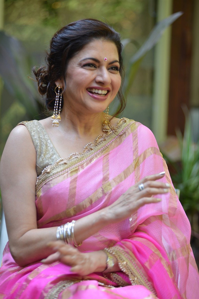 [Image: Bhagyashree-%40-Radhe-Shyam-Interview-2d3f1e6.jpg]