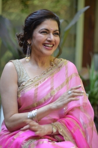 Radhe Shyam Movie Actress Bhagyashree Saree Photos