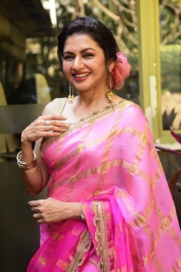 Radhe Shyam Movie Actress Bhagyashree Saree Photos