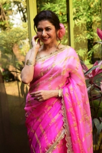 Radhe Shyam Movie Actress Bhagyashree Saree Photos