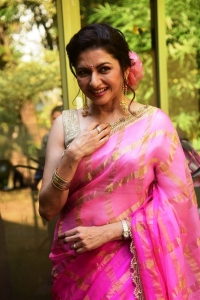 Radhe Shyam Movie Actress Bhagyashree Saree Photos