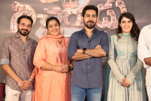 Vijay Kumar, Fathima, Vijay Antony, Kavya Thapar @ Bichagadu 2 Movie Press Meet Stills