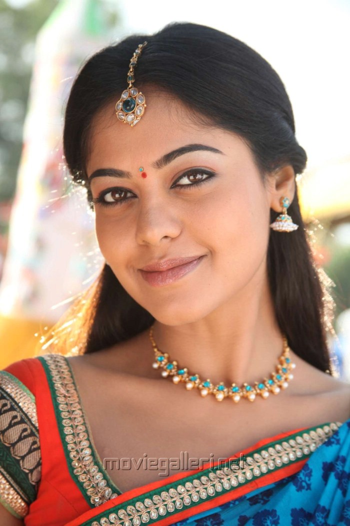 Picture 390862 Actress Bindu Madhavi Latest Photos In Desingu Raja New Movie Posters
