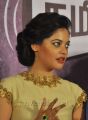 Actress Bindu Madhavi @ Tamiluku En Ondrai Aluthavum Press Meet