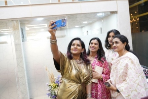 Dr. Anu Karjela's BORABAY Salon Launch Photos