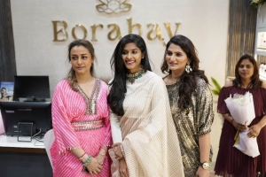 Namrata Shirodkar, Dr. Anu Karjela @ BORABAY Salon Launch Photos