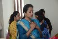 Anchor Suma pay homage to Dr C Narayana Reddy Photos