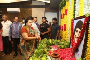 Celebs Pay Last Respects to Superstar Krishna Photos