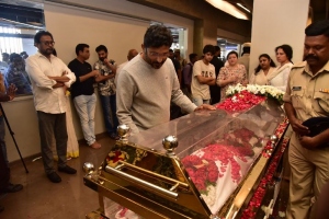 Celebs Pay Last Respects to Superstar Krishna Photos