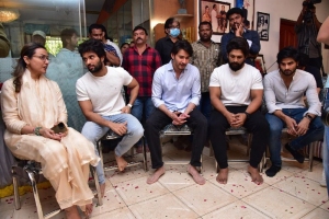 Vijay Deverakonda pay homage to Krishna Photos