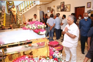 Celebs pay homage to Krishna Photos