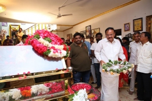 Venkaiah Naidu pay homage to Krishna Photos