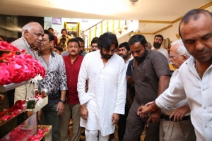 Pawan Kalyan pay homage to Krishna Photos