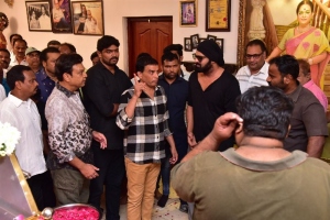 Prabhas pay homage to Krishna Photos