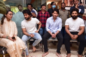 Vijay Deverakonda pay homage to Krishna Photos