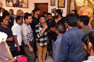 Prabhas pay homage to Krishna Photos