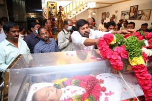 Chiranjeevi pay homage to Krishna Photos