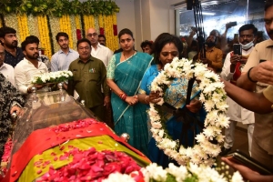 Celebs Pay Last Respects to Superstar Krishna Photos