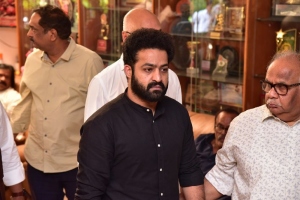 Jr NTR pay homage to Krishna Photos