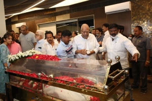 Celebs Pay Last Respects to Superstar Krishna Photos