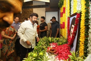 Nandamuri Balakrishna Pay Last Respects to Superstar Krishna Photos