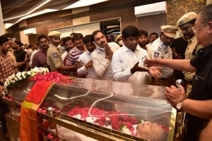 Celebs Pay Last Respects to Superstar Krishna Photos