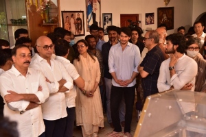 Celebs pay homage to Krishna Photos