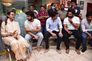 Vijay Deverakonda pay homage to Krishna Photos