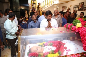 Chiranjeevi pay homage to Krishna Photos