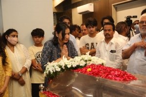 Celebs Pay Last Respects to Superstar Krishna Photos