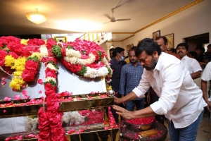 Chiranjeevi pay homage to Krishna Photos