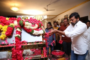 Chiranjeevi pay homage to Krishna Photos