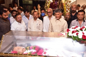 N. Chandrababu Naidu pay homage to Krishna Photos