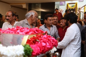 Pawan Kalyan pay homage to Krishna Photos